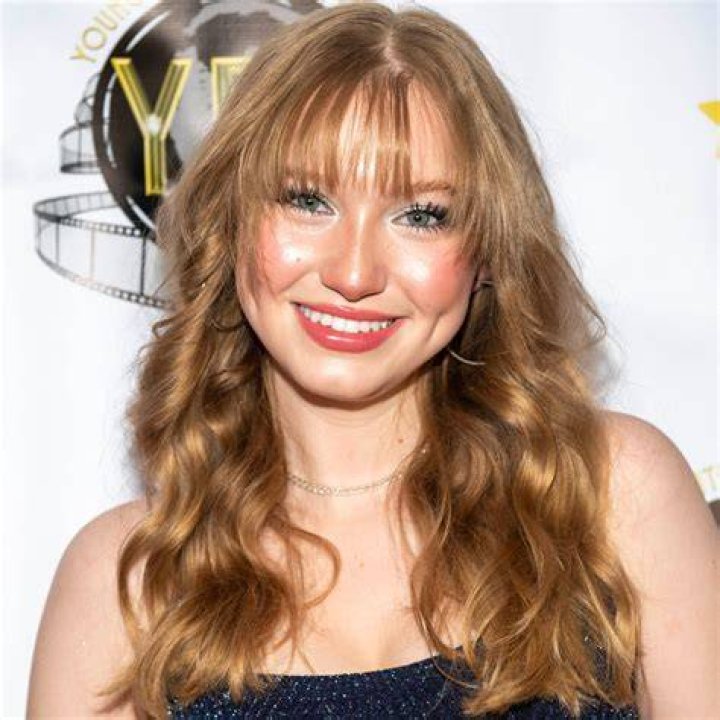 Abigail Zoe Lewis Age, Biography, Wikipedia, Birthday, Parents, Instagram, Height