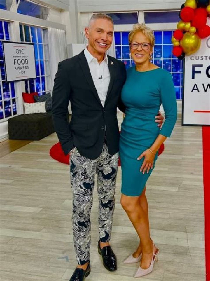 Alberti Popaj Wiki, Age, Wife, Family, Height, Salary, Married, Instagram, Net Worth, Nationality, QVC, Mother