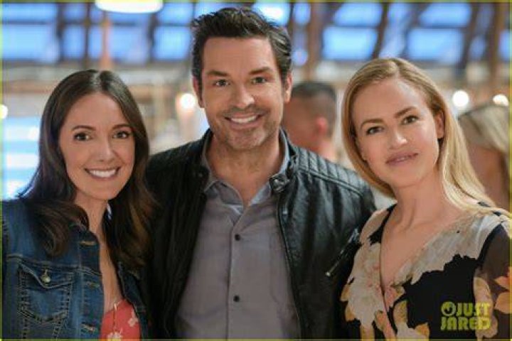 Amanda Schull Net Worth: Bio, Wiki, Age, Height, Family, Husband, Son, Suits, Ballet and Movies