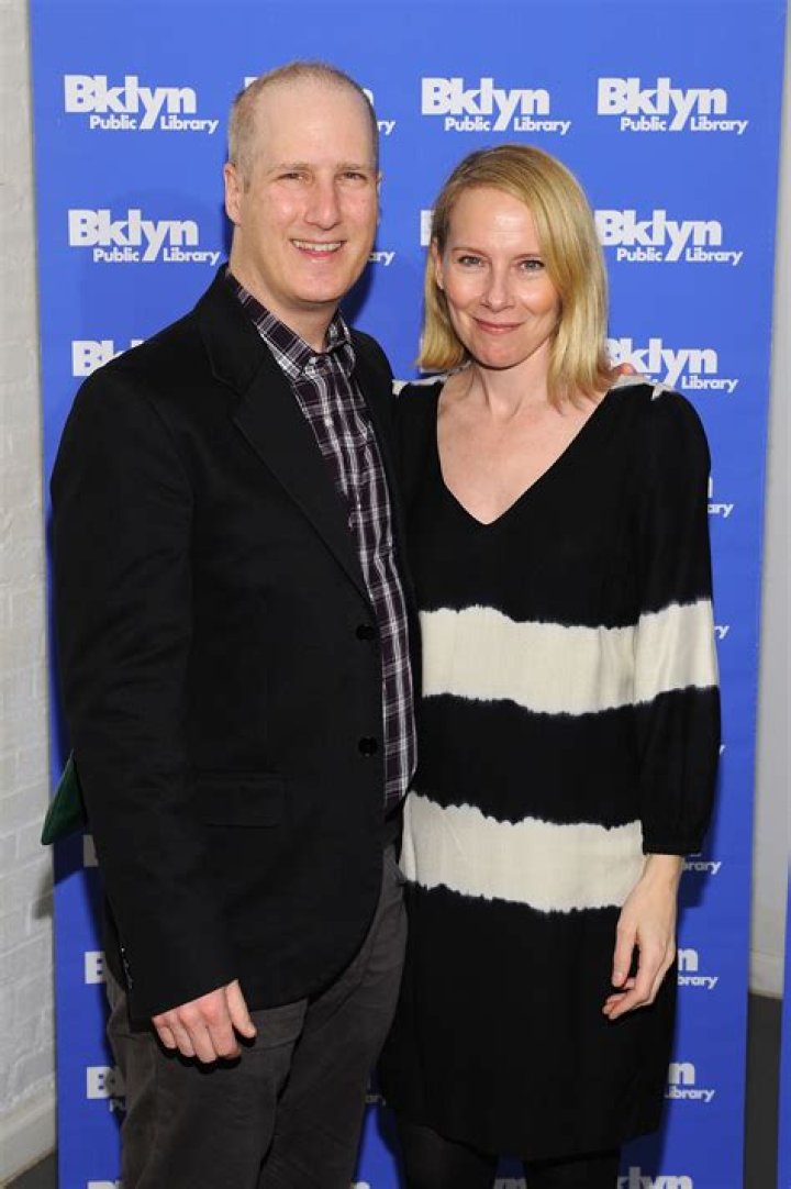Amy Ryan: Husband, net worth, tattoos, smoking & body measurements