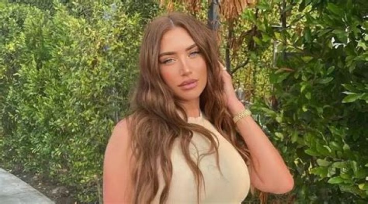 Anastasia Karanikolaou Biography: Boyfriend, Age, Height, Net Worth, YouTube, Siblings