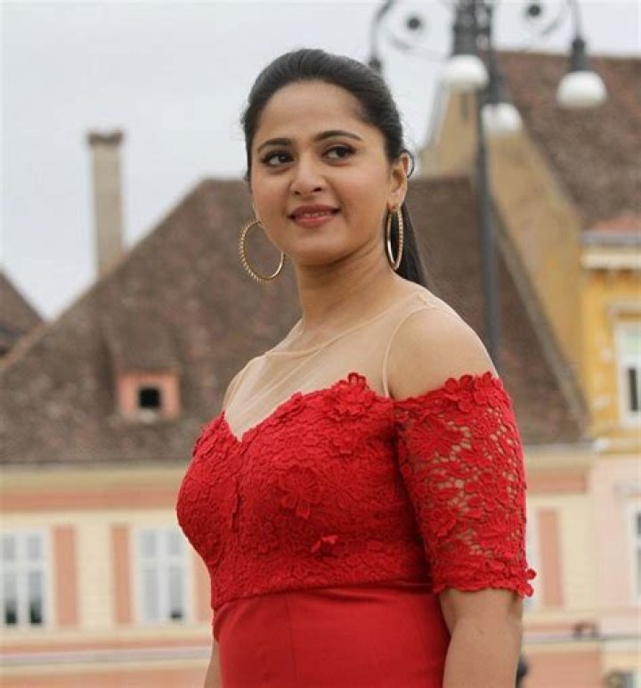 Anushka Shetty Height, Age, Wiki, Bio, Measurements, Dress, Shoe Size