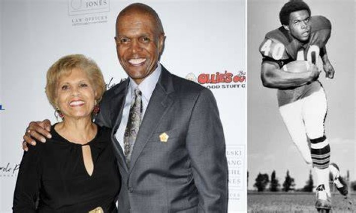 Ardythe Bullard Wiki, Age, Gale Sayers Wife, Family, Children, Net Worth, Pictures