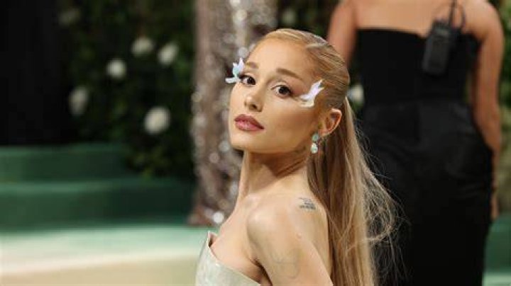 Ariana Grande Biography, Wiki, Age, Height, Family, Tickets, Songs, Boyfriend, Net worth