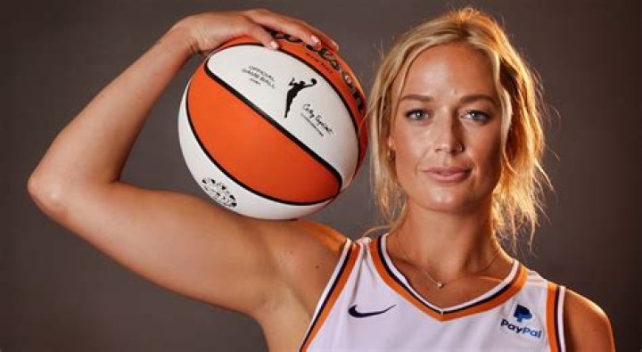Ashleigh Cummings Height, Age, Biography, Wiki, Boyfriend, Net Worth