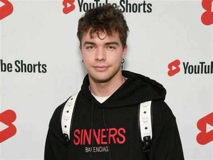 Austin Sprinz -Bio, Height, Net Worth, Girlfriend