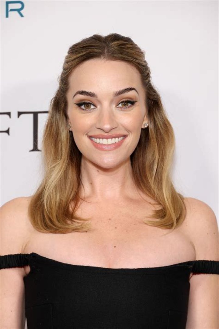 Brianne Howey (Actress) Bio, Wiki, Age, Height, Boyfriend, Dating, Net Worth, Career, Facts