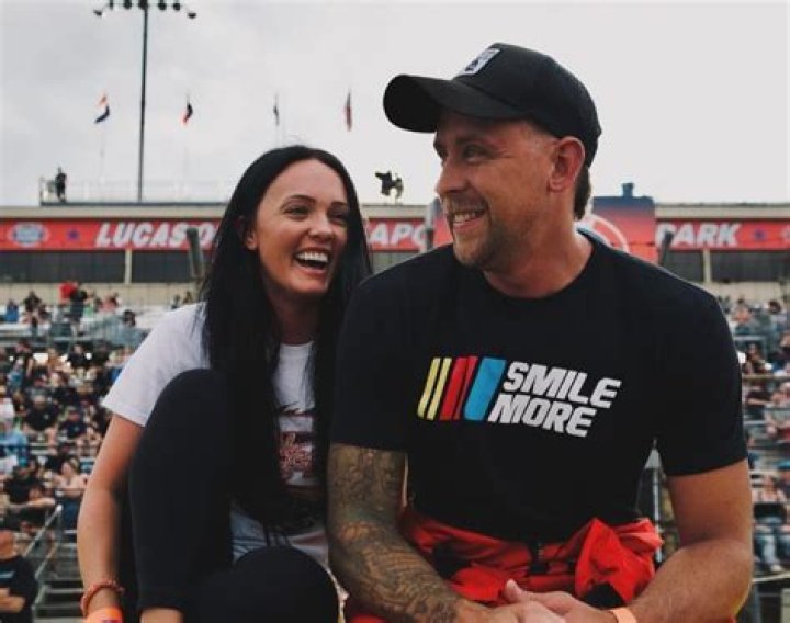 Brittney Smith (Roman Atwood’s Wife) Bio, Wiki, Age, Height, Poshmark, and Net Wort