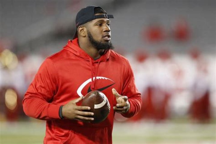 BUFFALO BILLS: Ed Oliver Salary, Net Worth, PFF, Contract, Jacket, Ranking, Draft, College, 40 Time, High School