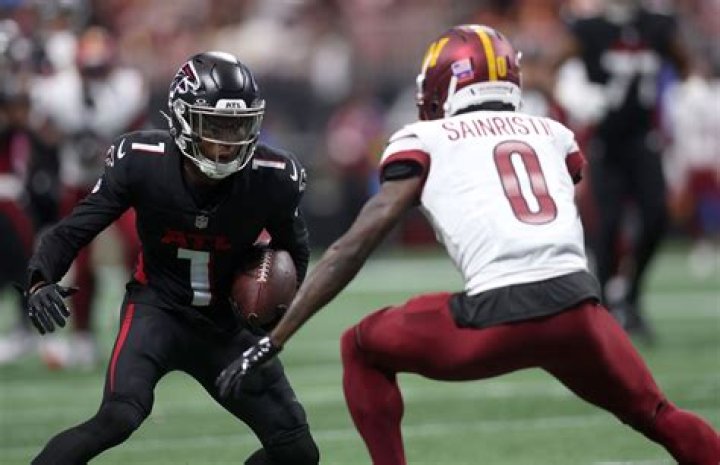 Can I drop Darnell Mooney? Why is Darnell Mooney out for the season?