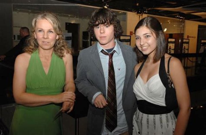 Charlie McDermott: Wife, net worth, tattoos, smoking & body facts