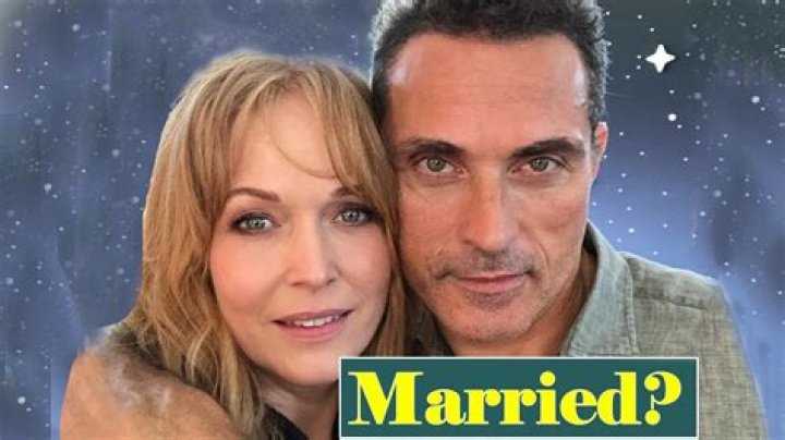 Chelah Horsdal – Bio, Husband and Family Detail About The Actress
