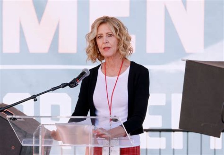 Christine Lahti Bio, Wiki, Age, Height, Husband, Movies, Awards and Net Worth
