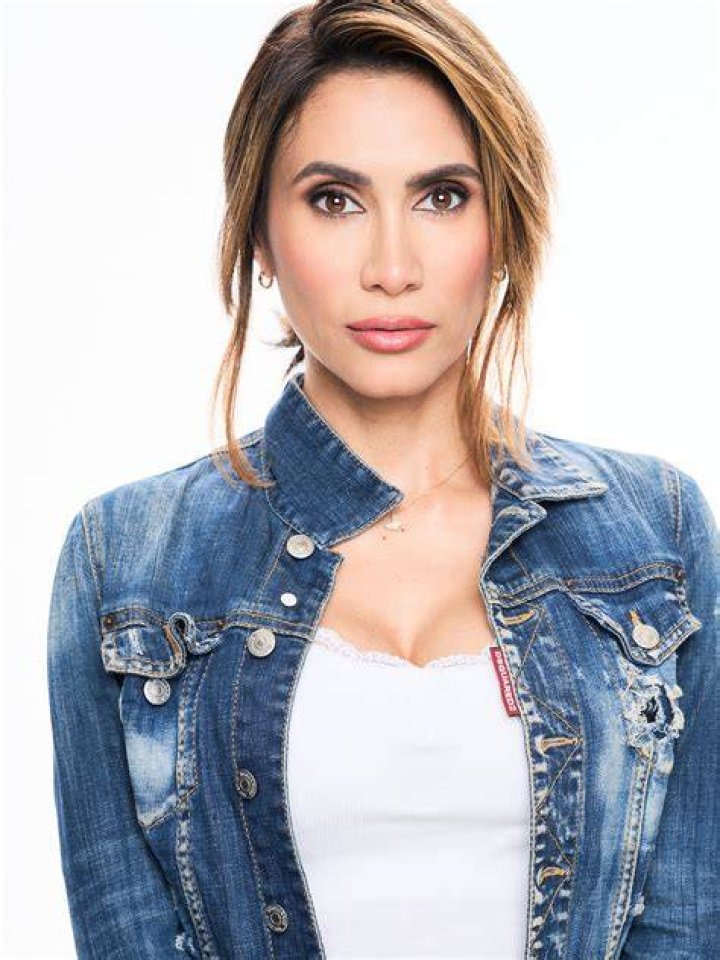 Cristina Vee