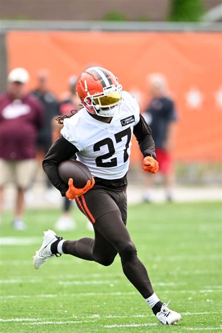 D’Onta Foreman Salary, Net Worth, Contract, PFF, Brother, College, 40 Time