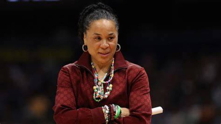 Dawn Staley Ethnicity | Where is She From | Basketball Coach Wiki & Nationality