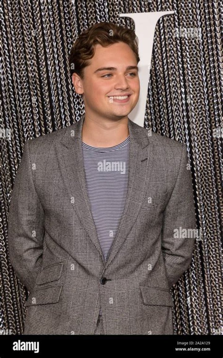 Dean-Charles Chapman: Girlfriend, net worth, tattoos, smoking & body facts