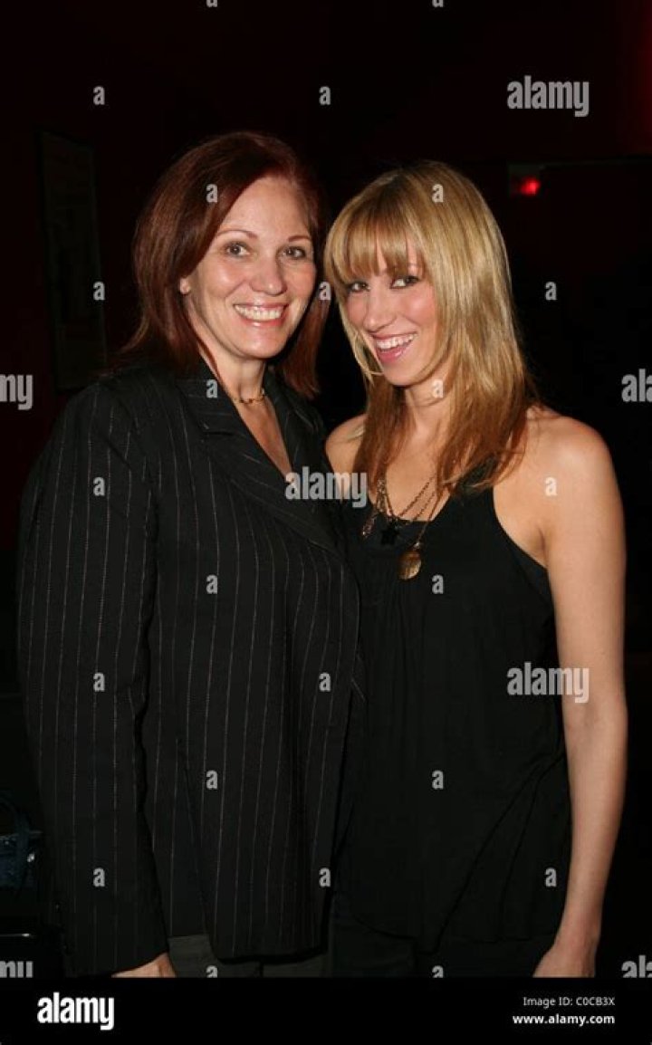 Debbie Gibson: dating, net worth, tattoos, smoking & body measurements