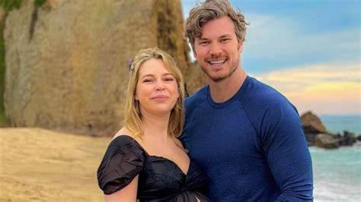 Derek Theler Height, Married, Wife, Dating, Girlfriend, Body Net Worth