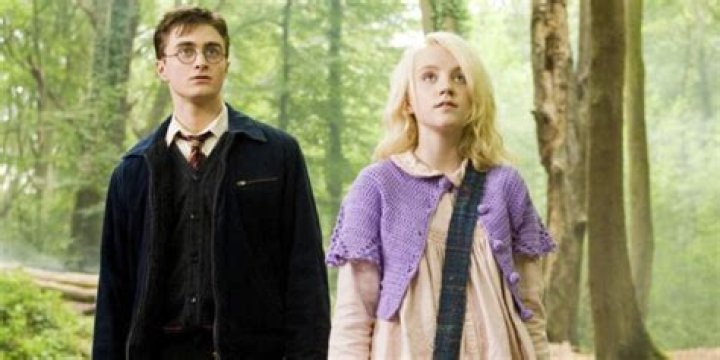 Did Evanna Lynch play Luna Lovegood? Who is the weird girl in Harry Potter?