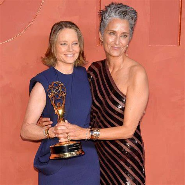 Did Jodie Foster get married? How old is Jodie Foster wife?