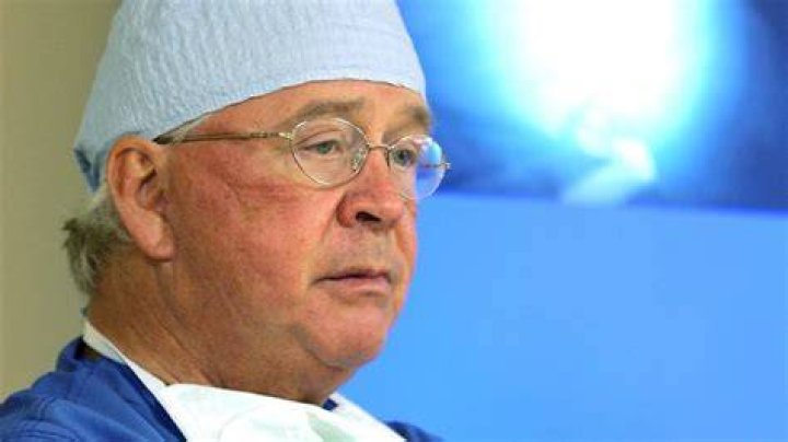 Dr. James Andrews Orthopedic Surgeon, Biography, Wiki, Age Wife, Office and Net Worth.