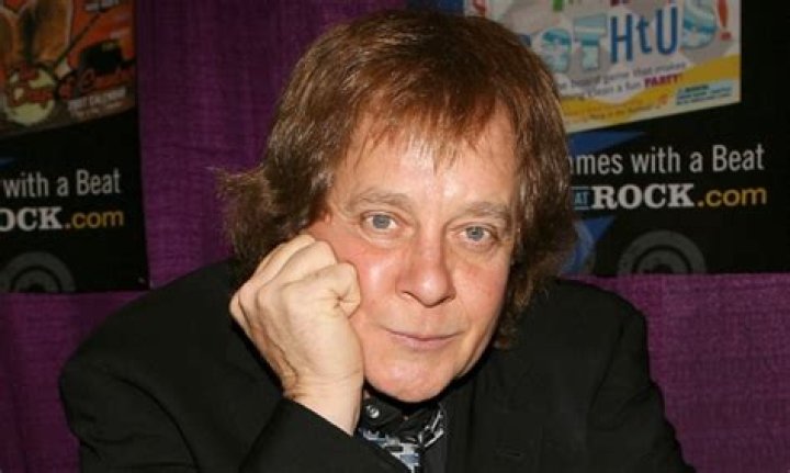Eddie Money Bio, Wiki, Age, Wife (Laurie Mahoney), Children, Family, Cause of Death, Cancer, Health, Net Worth and Songs