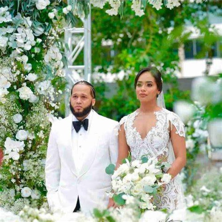 El Alfa is Married to Wife: Alba Rose. Kids