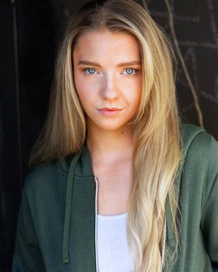 Elise Luthman Wikipedia, Age, Biography Height, Boyfriend, Family, Instagram