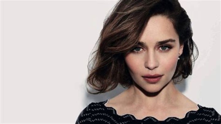 Emilia Clarke Siblings | Meet Brother Bennett Camera Crew For Game Of Thrones