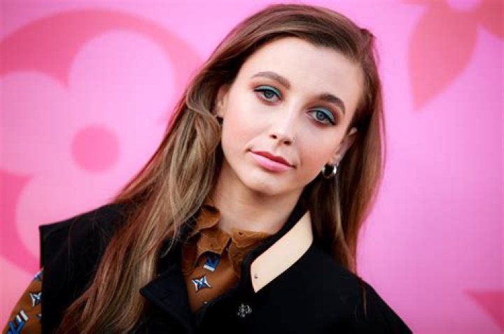 Emma Chamberlain TikTok Age, Height, Wiki, Biography, Birthday, Boyfriend, Merch – Youtube Star