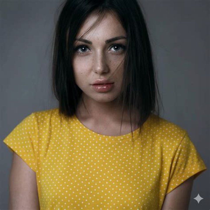 Felicity Jones (Actress) Wiki, Bio, Age, Height, Weight, Married, Husband, Net Worth, Career, Facts