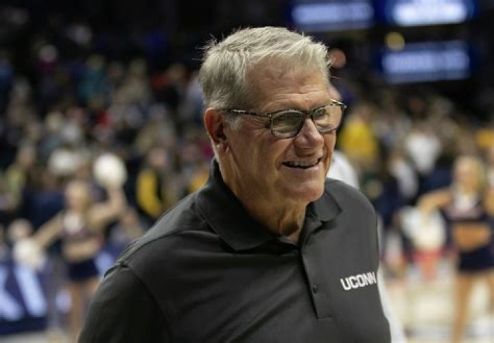 Geno Auriemma Age (Kathy Auriemma Wife) Height, Net Worth, Salary, Kids