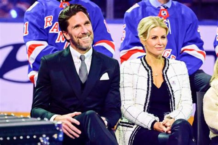 Henrik Lundqvist: Wife, net worth, tattoos, smoking & body facts