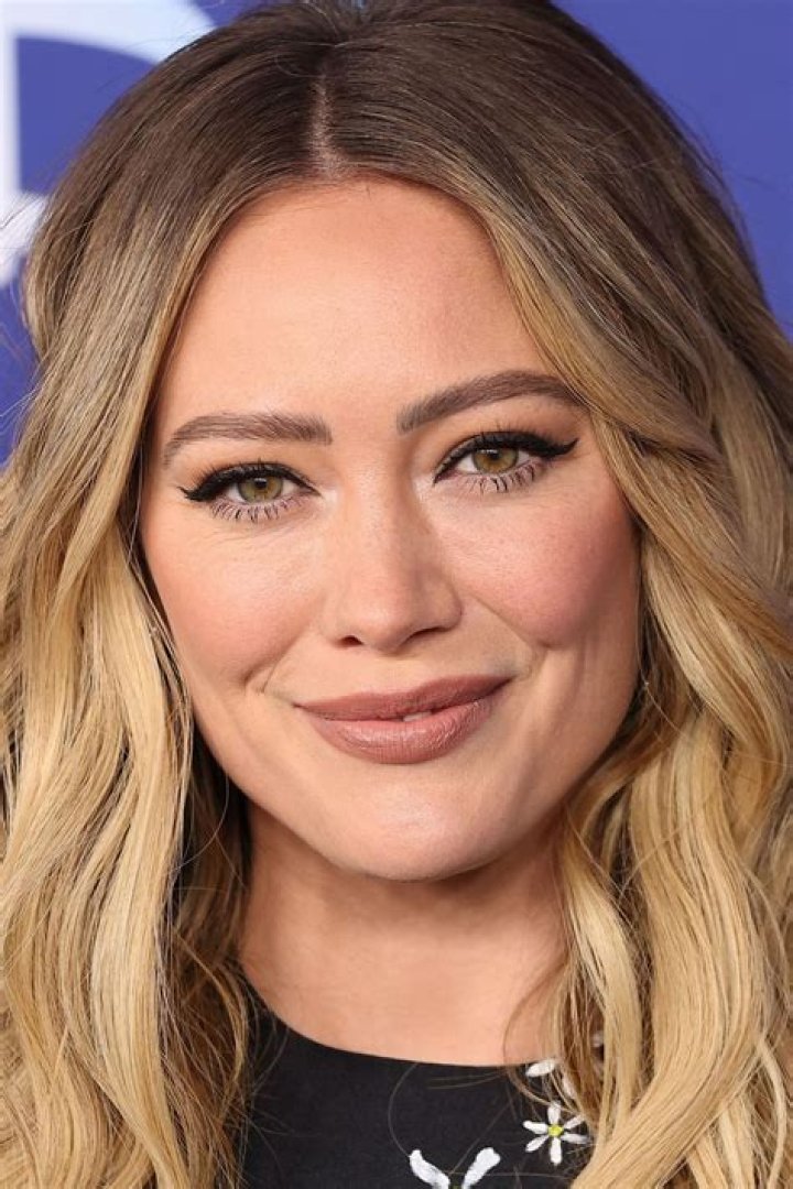 Hilary Duff (Actress) Wikipedia, Bio, Height, Weight, Measurements, Husband, Children, Facts
