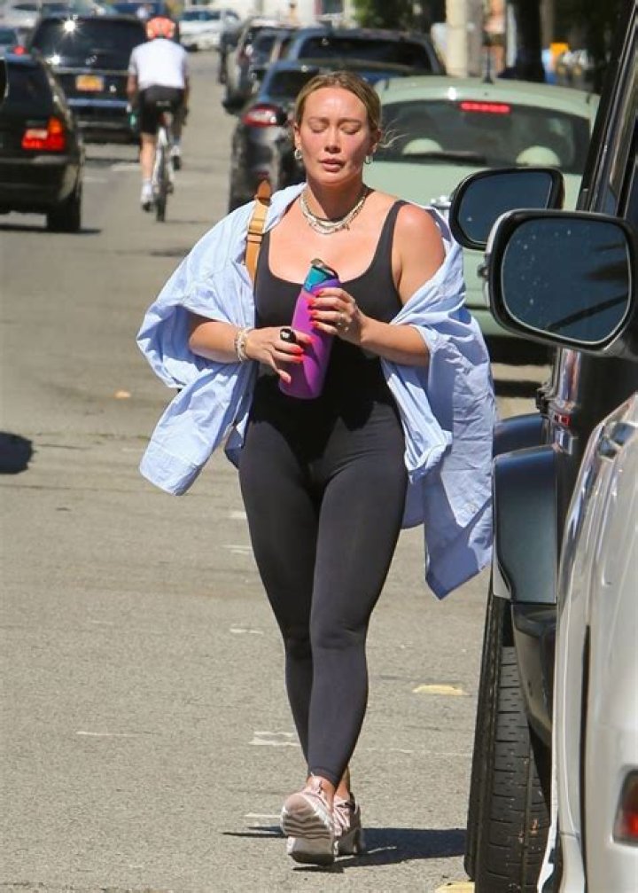 Hilary Duff Net Worth, Salary, Source of Income, Early Life, Career, Haight & More.