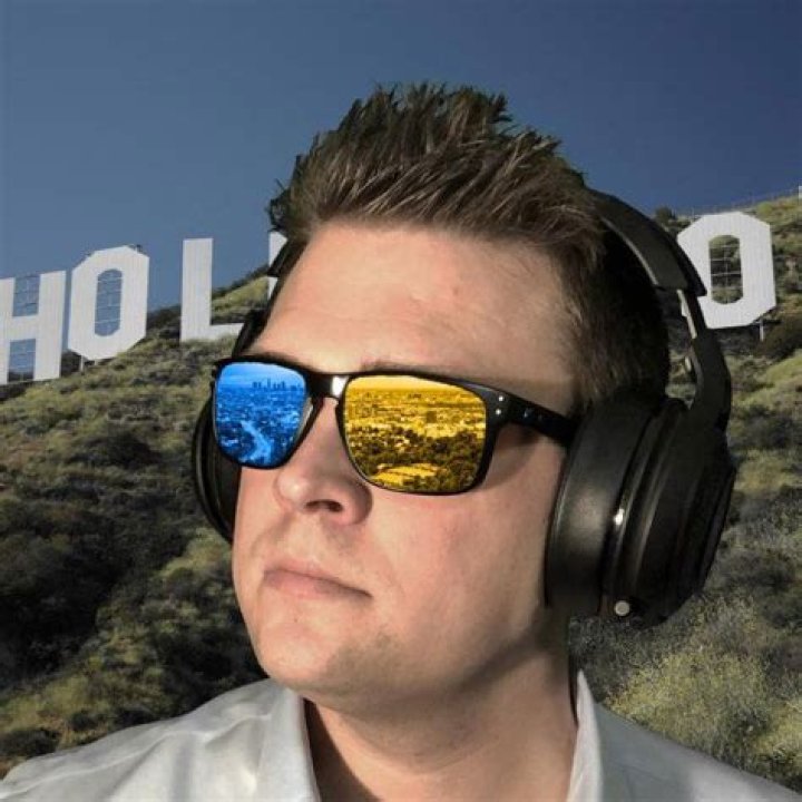 HollywoodBobLIVE