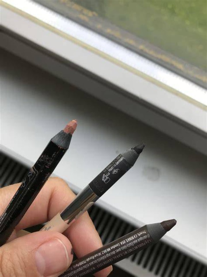 How do you sharpen a mac powerpoint eye pencil