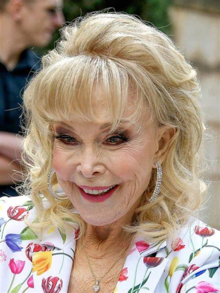 How Old Is Barbara Flores? Tom Flores Wife Age Net Worth Family & Children