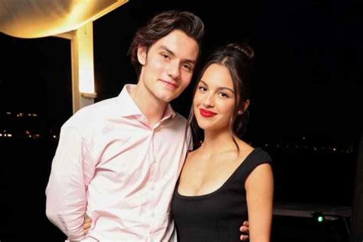 How Old Is Sydney Chandler? Age and Boyfriend Louis Partridge, Are They Really Dating?