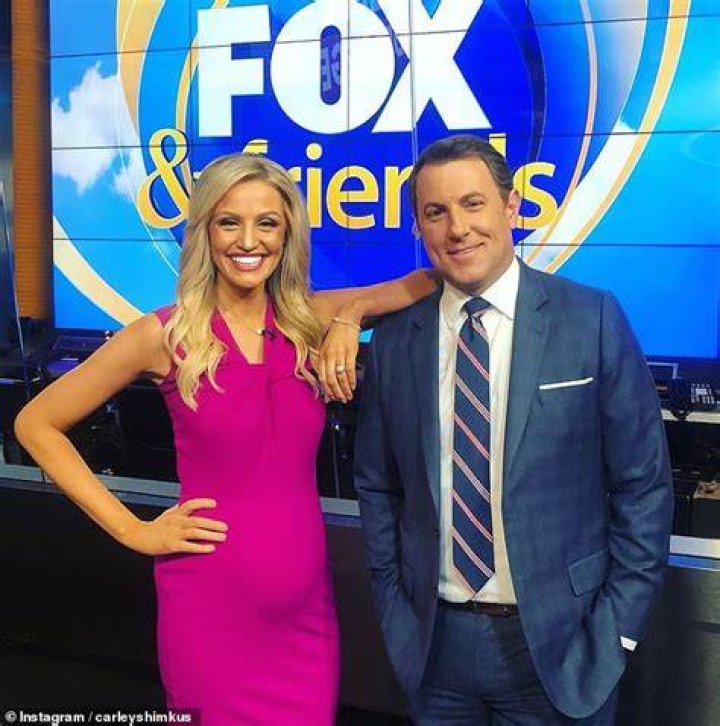 How tall is Carley Shimkus Fox News? Is Carley Shimkus from Fox News married? Who is Carley Shimkus father?