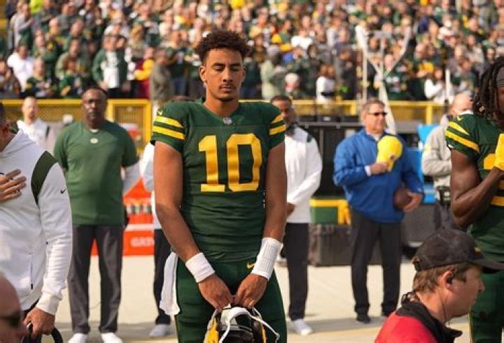 How Tall is Jordan Bohannon? Wiki, Biography, Height, Salary, Net Worth, Age, Instagram