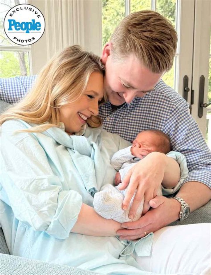 How Tall Is Peter Doocy Jr? Height, Father Wiki And Salary