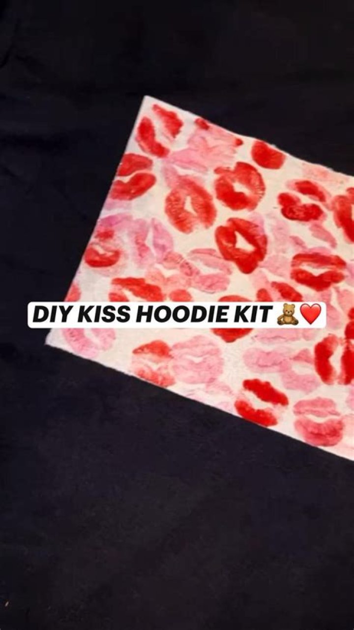 How to create the DIY ‘kiss hoodie’ from TikTok? Steps explained