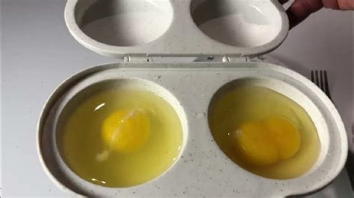 How to use microwave egg poacher