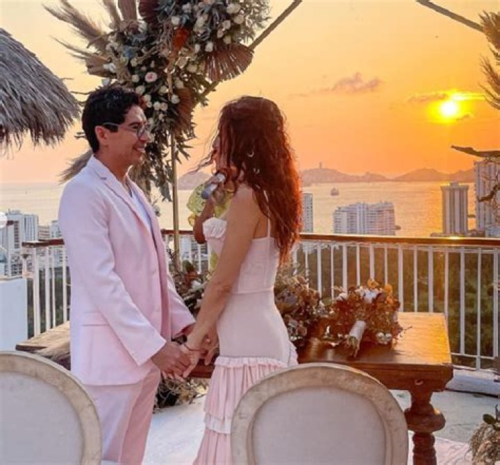In A Private Beach Ceremony Marimar Vega Married Jerónimo Rodrguez