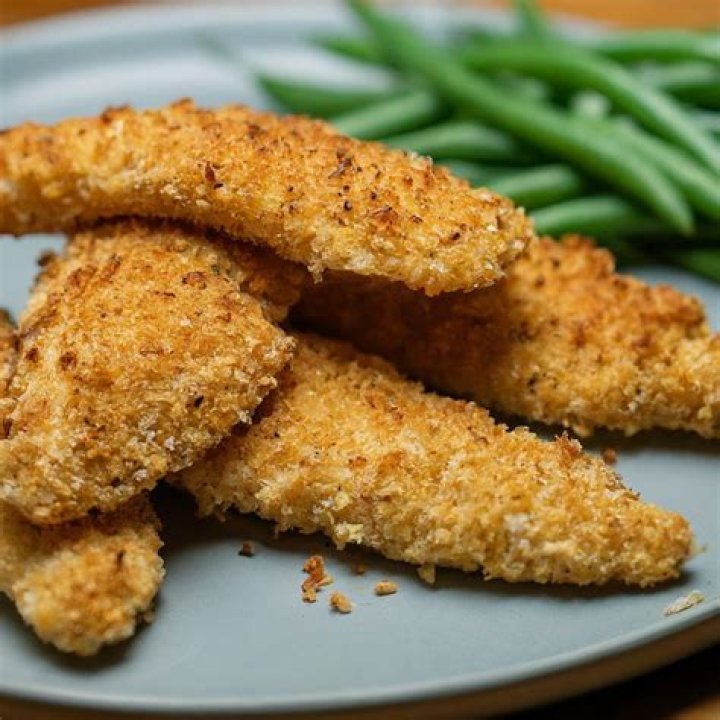 In what order do you crumb chicken