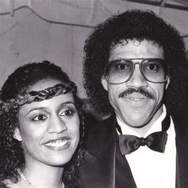 Is Brenda Harvey Richie related to Steve Harvey? How much did Lionel Richie pay his first wife?