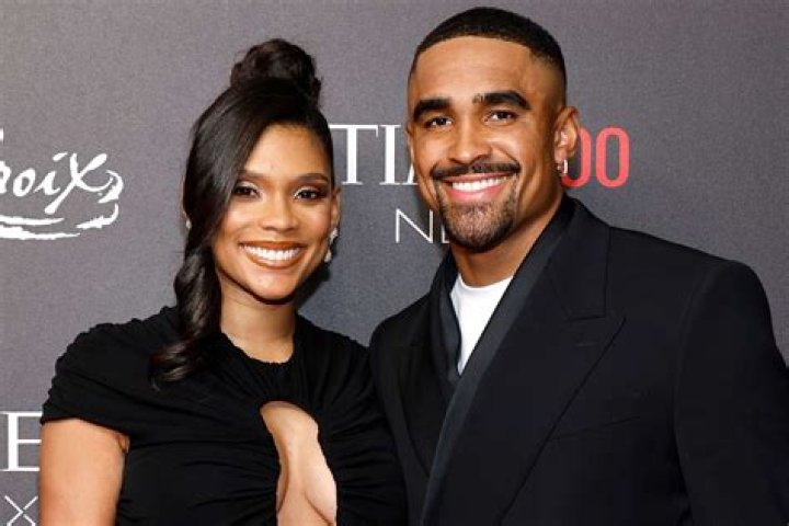 Is Jalen Hurts Gay? Girlfriend Bry Burrows, Ethnicity and Parents