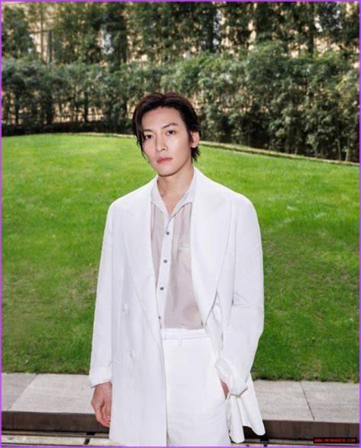 Is Ji Chang Wook Gay Or Does He Have A Wife? Shirtless Pic Gone Viral